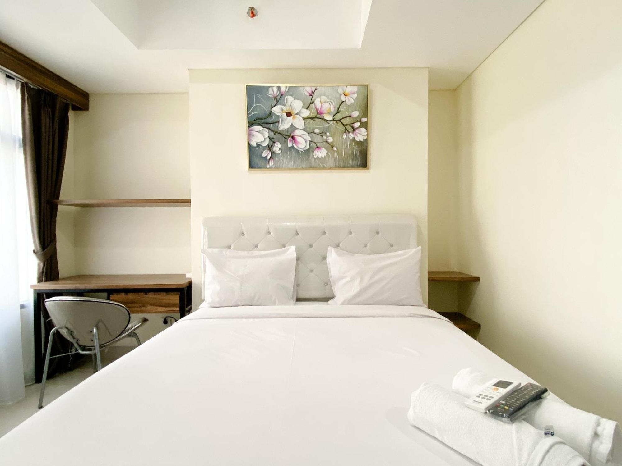 Homey And Cozy Stay Studio Room Pollux Chadstone Apartment By Travelio Cikarang Exteriör bild