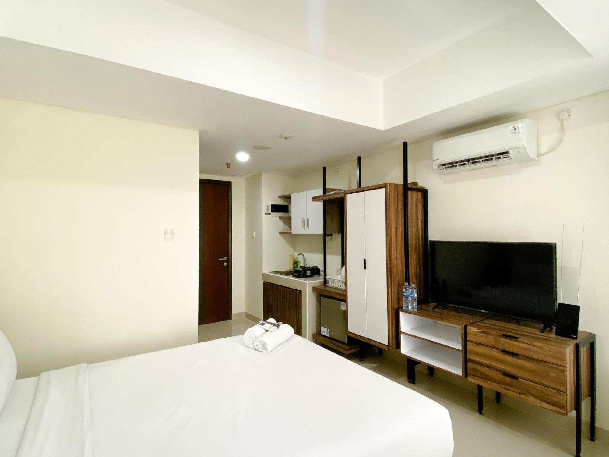 Homey And Cozy Stay Studio Room Pollux Chadstone Apartment By Travelio Cikarang Exteriör bild